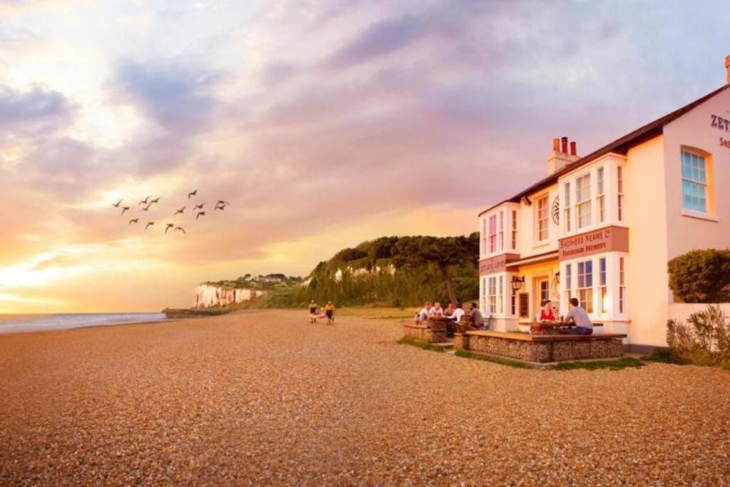 Villa Front Line Chalet With Open Sea Views & Swimming Pool In Kingsdown No14 Exterior foto