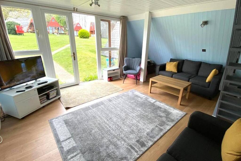 Villa Front Line Chalet With Open Sea Views & Swimming Pool In Kingsdown No14 Exterior foto